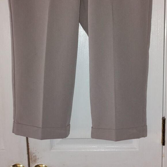 Larry Levine khaki dress capris Sz 10P - Picture 2 of 5